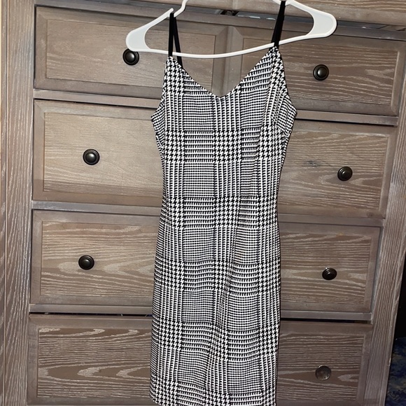 Checkered Exchanged Mini Dress - Picture 5 of 6